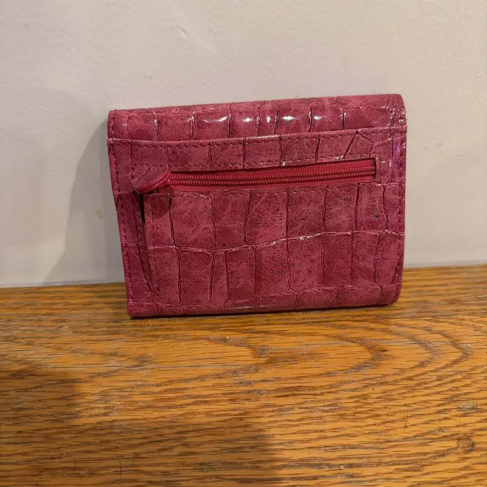 Liz Claiborne Wallet -‎ Faux Crocodile pattern dark pink.